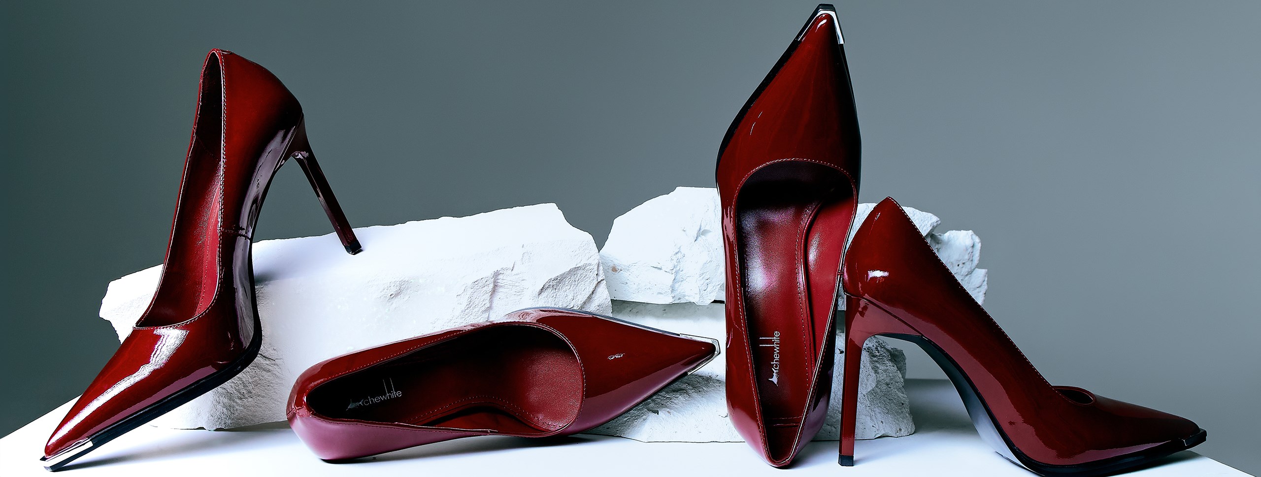 Из лакированной кожи