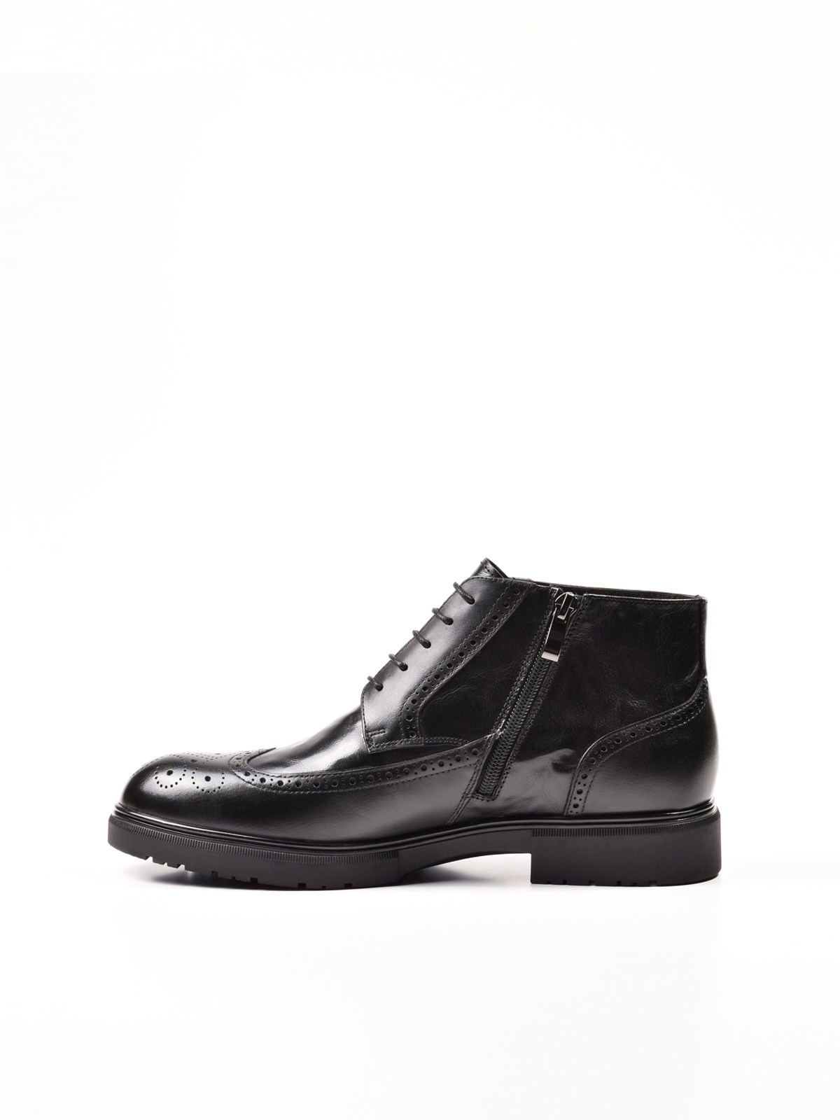 Мужские зимние ботинки черного цвета с брогированием Chewhite купить вКазани от производителя