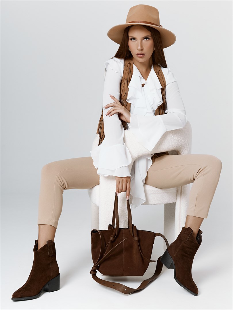 Женские казаки коричневого цвета - фото 47519