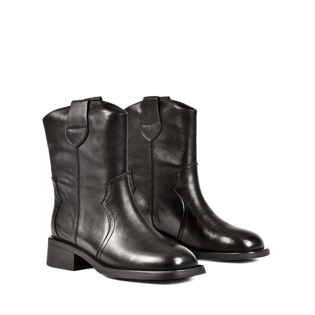 Женские демисезонные ботинки черного цвета - фото 48315