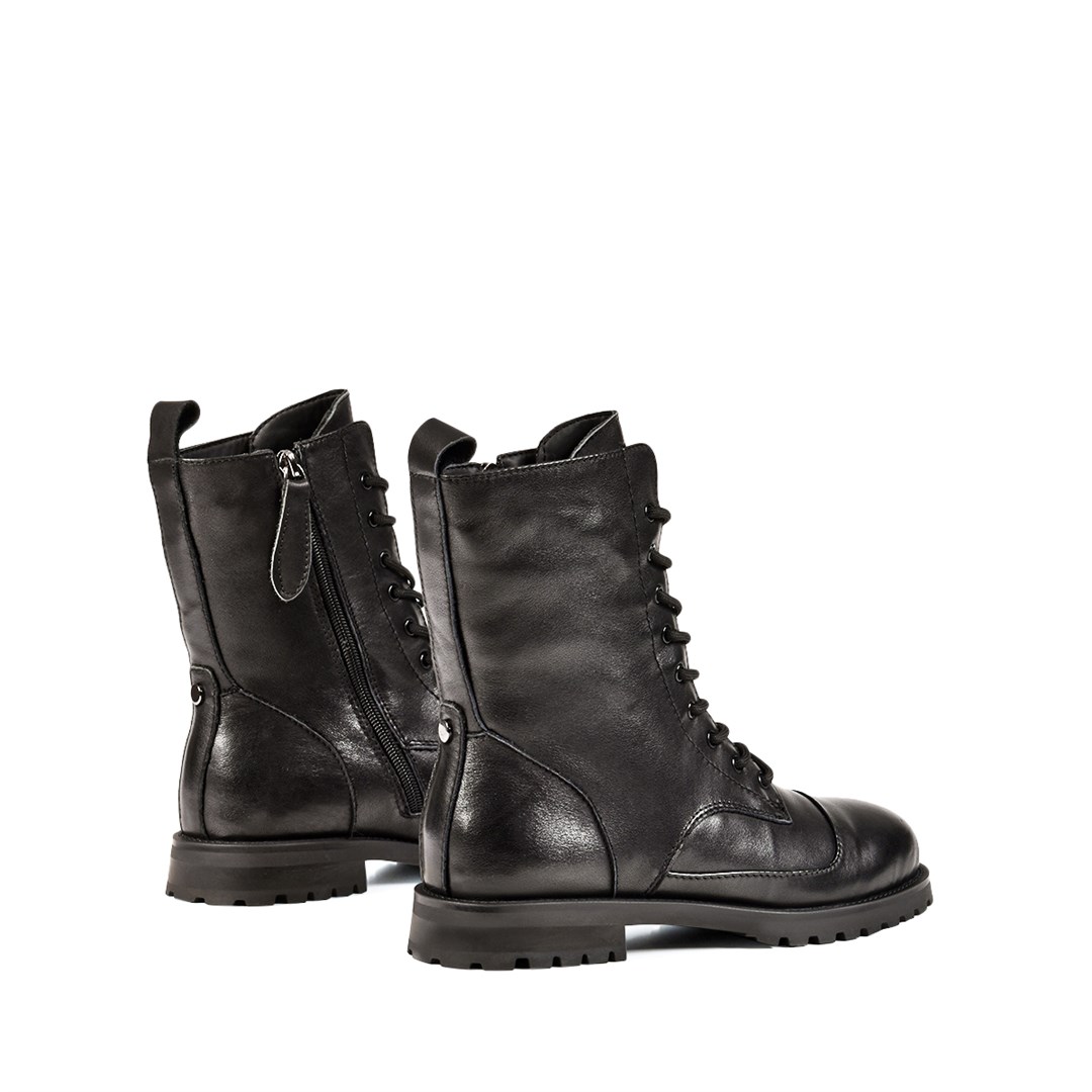 Женские зимние ботинки черного цвета - фото 48369