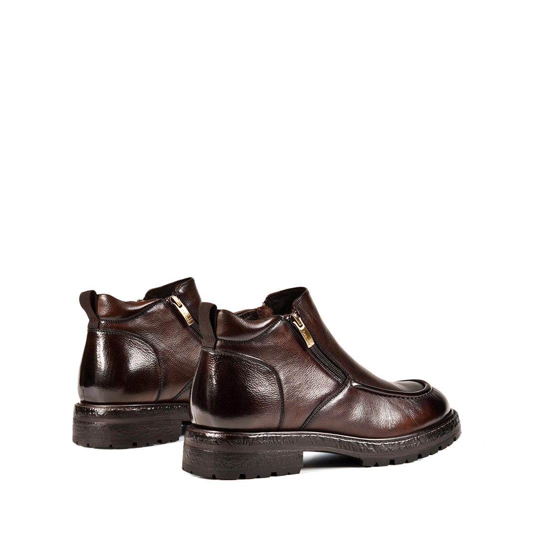 Мужские зимние ботинки коричневого цвета - фото 48390