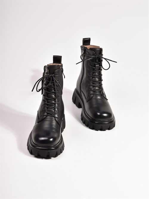 Женские ботинки из чёрной натуральной гладкой кожи