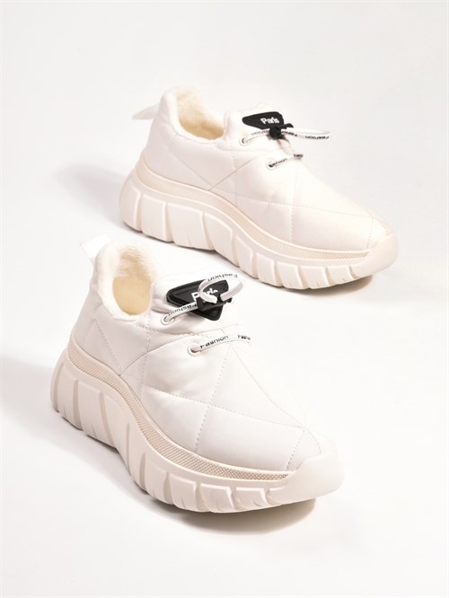 Демисезонные кроссовки из натуральной кожи белого цвета - фото 11760