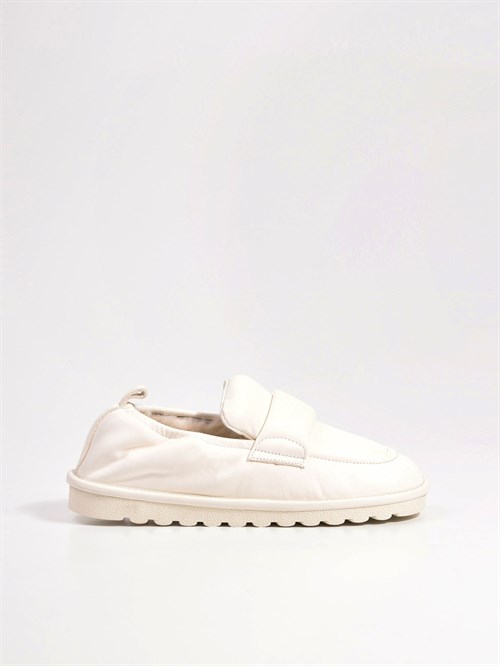 Стильные туфли из натуральной мягкой кожи в белом цвете