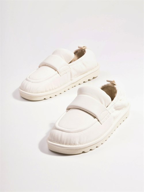 Стильные туфли из натуральной мягкой кожи в белом цвете - фото 12358