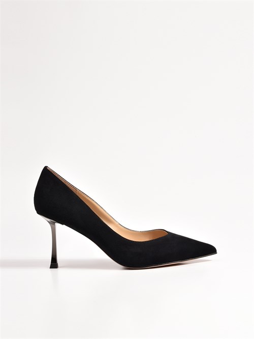 Женские туфли черного цвета с металлическим каблуком