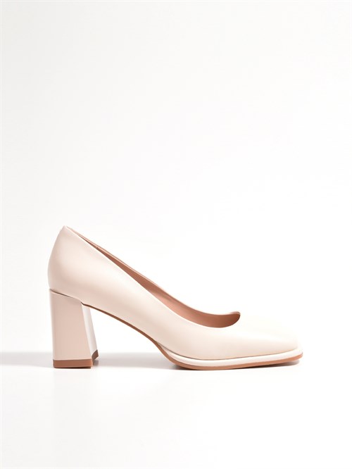 Женские туфли молочного цвета на геометрическом каблуке - фото 15258