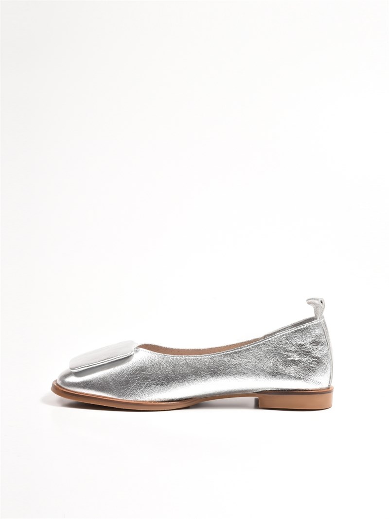 Женские туфли серебряного оттенка Chewhite