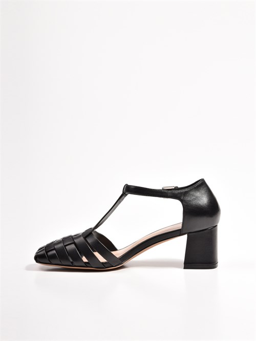 Открытые женские туфли черного цвета Chewhite