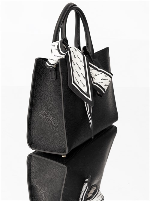 Женская сумка-тоут из мягкой зернистой кожи черного цвета