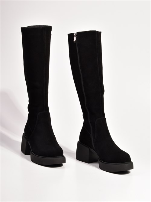 Женские зимние сапоги на широком устойчивом каблуке черного цвета