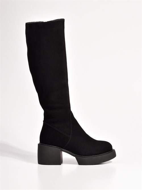 Женские зимние сапоги на широком устойчивом каблуке черного цвета