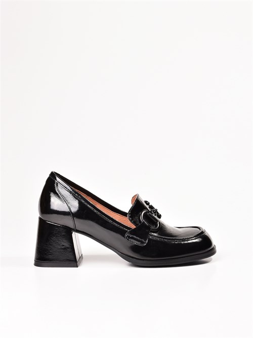 Женские туфли черного цвета из натуральной лакированной кожи