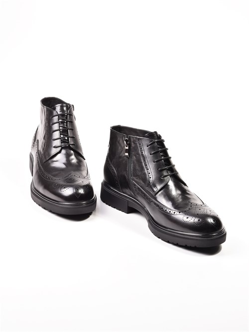 Мужские зимние ботинки черного цвета с брогированием Chewhite