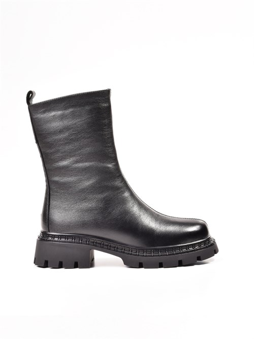 Женские зимние ботинки черного цвета в лаконичном дизайне - фото 21218