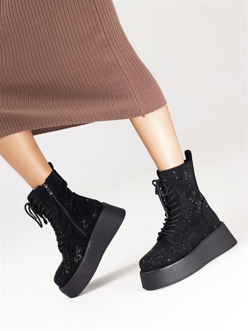 Женские ботинки на платформе черного цвета Chewhite