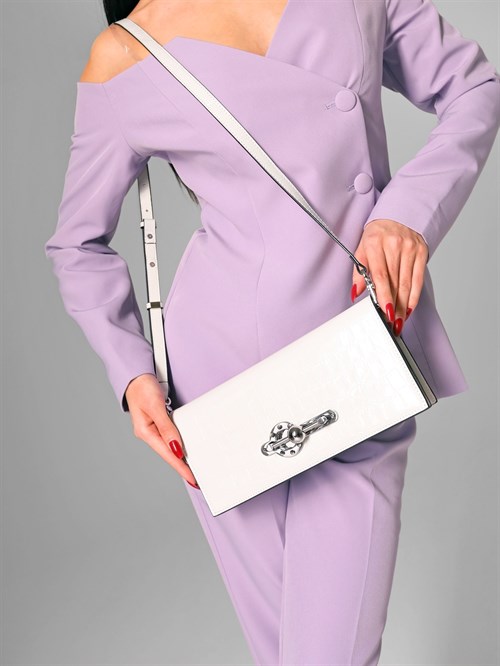 Женская сумка-багет с тиснением в молочном цвете Chewhite - фото 23261