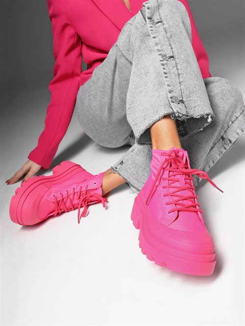 Женские демисезонные ботинки розового цвета Chewhite