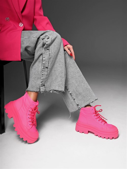 Женские демисезонные ботинки розового цвета Chewhite