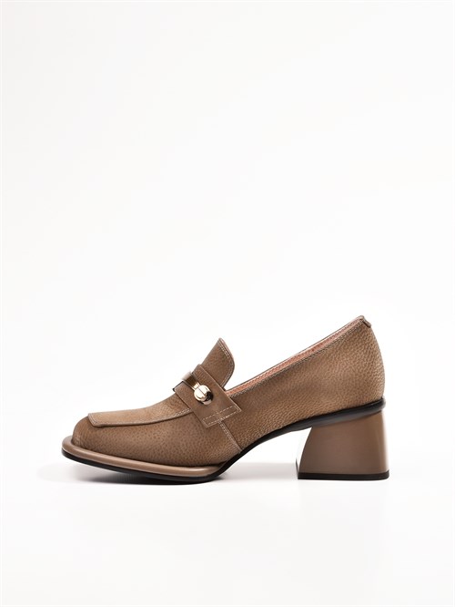Женские демисезонные туфли коричневого цвета Chewhite
