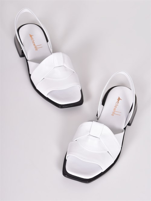 Белые сандалии из натуральной кожи с переплетёнными ремешками на союзке - фото 6384