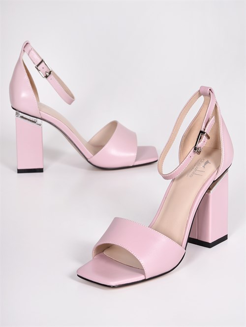 Кожаные босоножки розового цвета на среднем каблуке - фото 6635