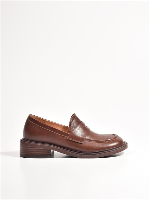 Классические туфли  из натуральной гладкой кожи в коричневом цвете