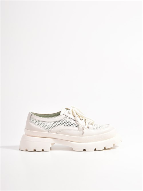 Туфли на массивной платформе из натуральной кожи в белом цвете