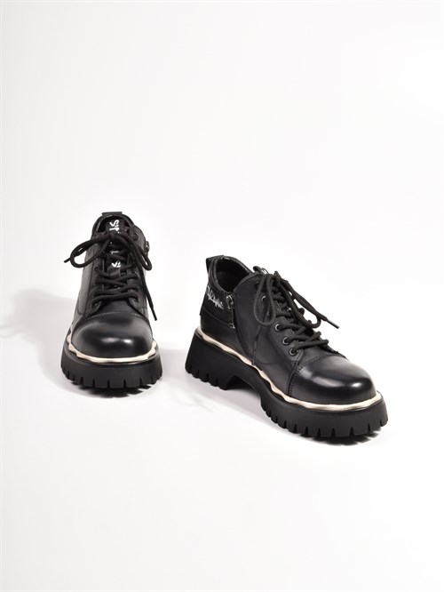 Туфли из натуральной мягкой кожи с лаконичной шнуровкой