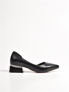 Женские туфли черного цвета на фактурном каблуке - фото 10192