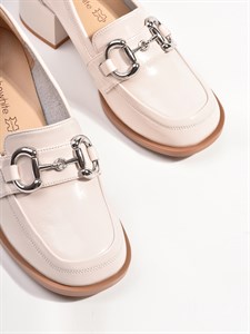 Классические туфли белого цвета из натуральной лаковой кожи - фото 10196