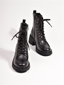 Демисезонные ботинки на шнуровке из чёрной натуральной кожи - фото 11423