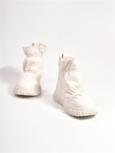 Женские ботинки зимние белого цвета - фото 12765