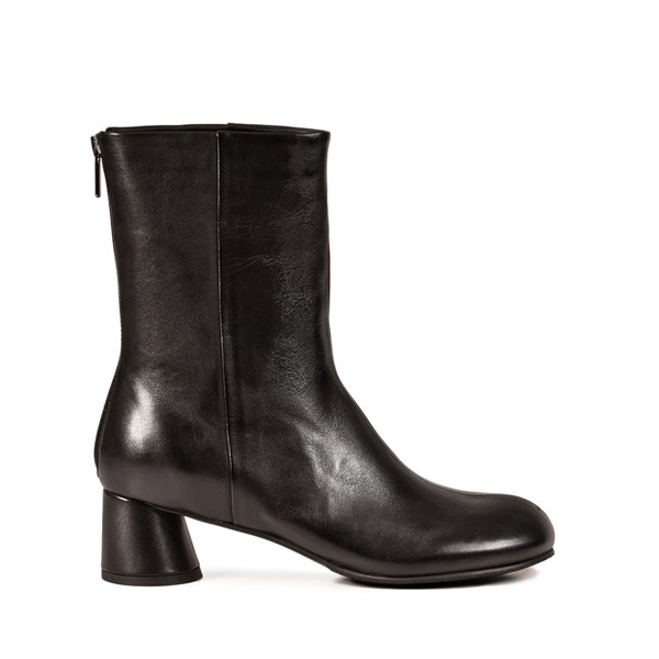 {{photo.Alt || photo.Description || 'Женские демисезонные полусапоги Chewhite Premium'}}