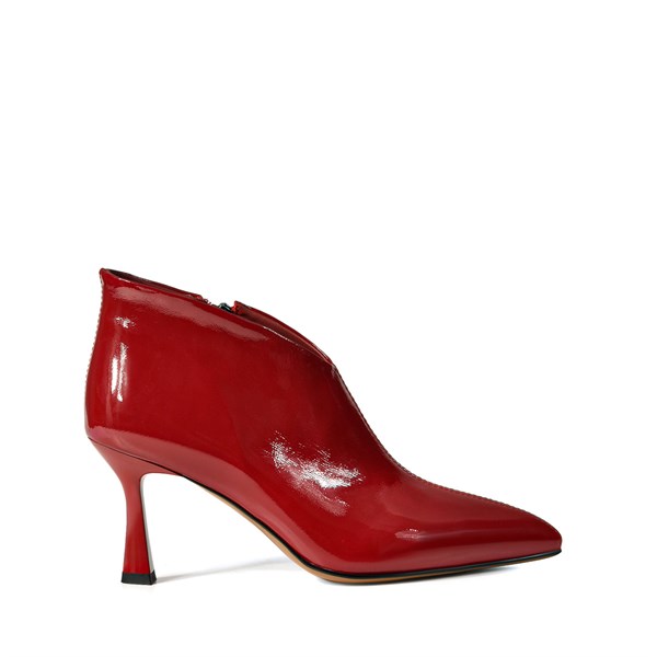 {{photo.Alt || photo.Description || 'Женские ботильоны красного цвета Chewhite'}}