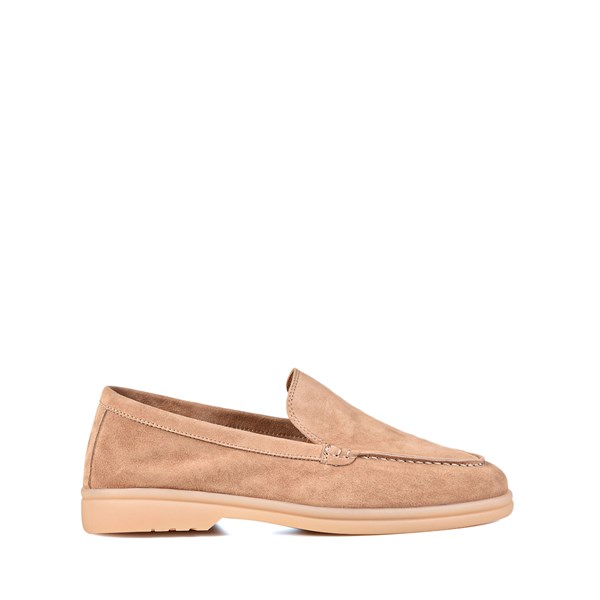 {{photo.Alt || photo.Description || 'Женские бежевые лоферы Chewhite'}}