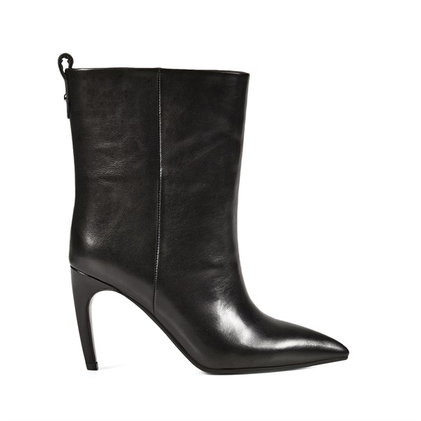 {{photo.Alt || photo.Description || 'Женские полусапоги черного цвета Chewhite Premium'}}