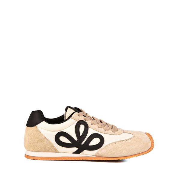 {{photo.Alt || photo.Description || 'Женские бежевые кроссовки Chewhite'}}