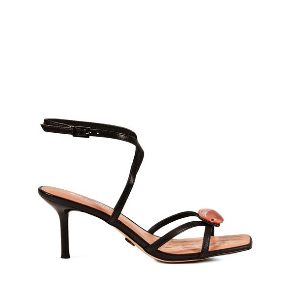 {{photo.Alt || photo.Description || 'Женские черные босоножки Chewhite'}}