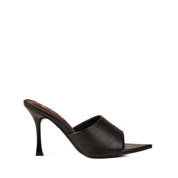 {{photo.Alt || photo.Description || 'Женские мюли черного цвета Chewhite'}}