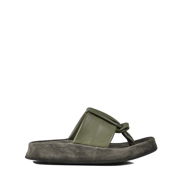 {{photo.Alt || photo.Description || 'Женские темно-зеленые сабо Chewhite'}}