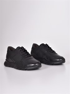 Мужские кроссовки чёрного цвета с перфорированным узором - фото 5935