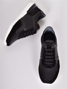 Чёрные кроссовки из комбинированного материала на шнуровке - фото 5942