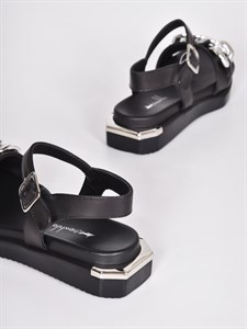 Кожаные сандали чёрного цвета с авангардной фурнитурой - фото 6037