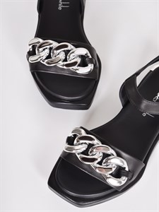 Кожаные сандали чёрного цвета с авангардной фурнитурой - фото 6038