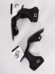 Босоножки из комбинированных материалов чёрного цвета с ремешком на липучке - фото 6518