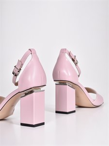 Кожаные босоножки розового цвета на среднем каблуке - фото 6638