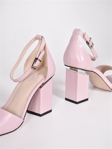 Кожаные босоножки розового цвета на среднем каблуке - фото 6641