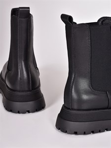 Высокие ботинки в стиле челси с эластичными вставками по бокам и удобными петлями - фото 7019